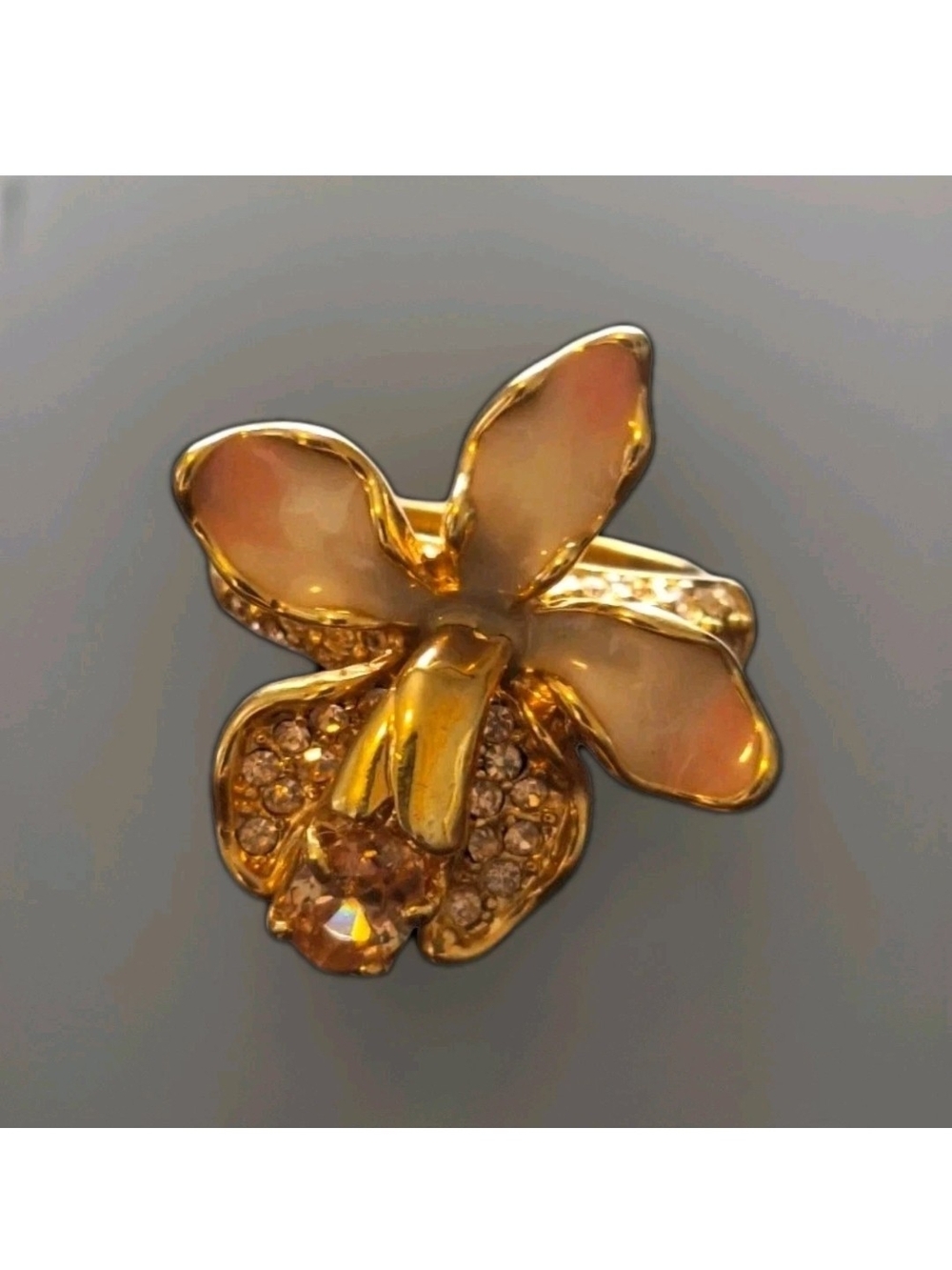 Vintage Gold Floral Enamel and Crystal Ring - Gold & Cream